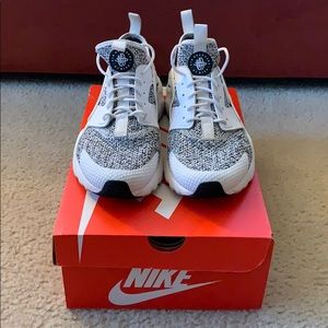 Black and White Nike Air Huaraches